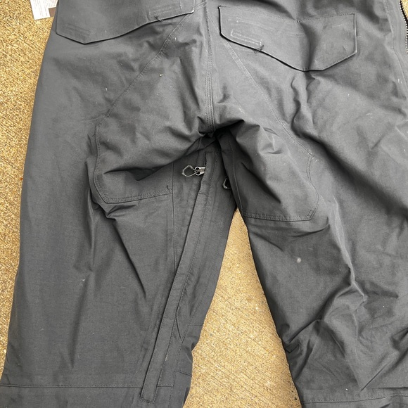 USED VOLCOM RAIN GORE-TEX BIBS MEDIUM - Picture 5 of 16